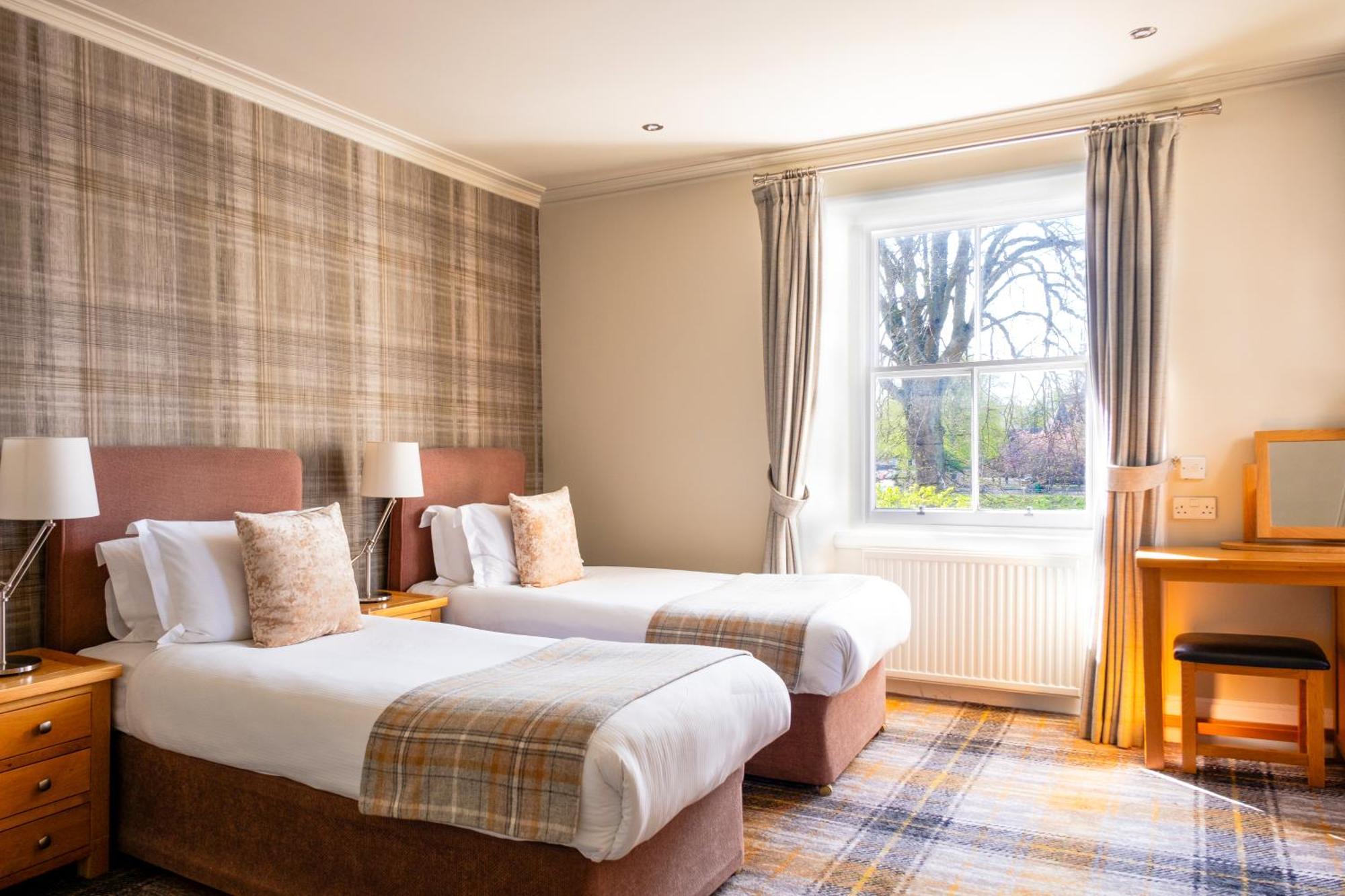 Glen Mhor Hotel At Uile-Bheist 'Brewstillery' Inverness Exterior foto